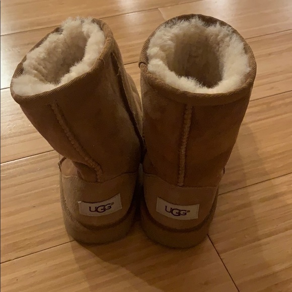 UGGS - Picture 3 of 7